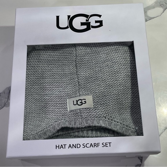 UGG Hat & Scarf Set - Picture 1 of 6